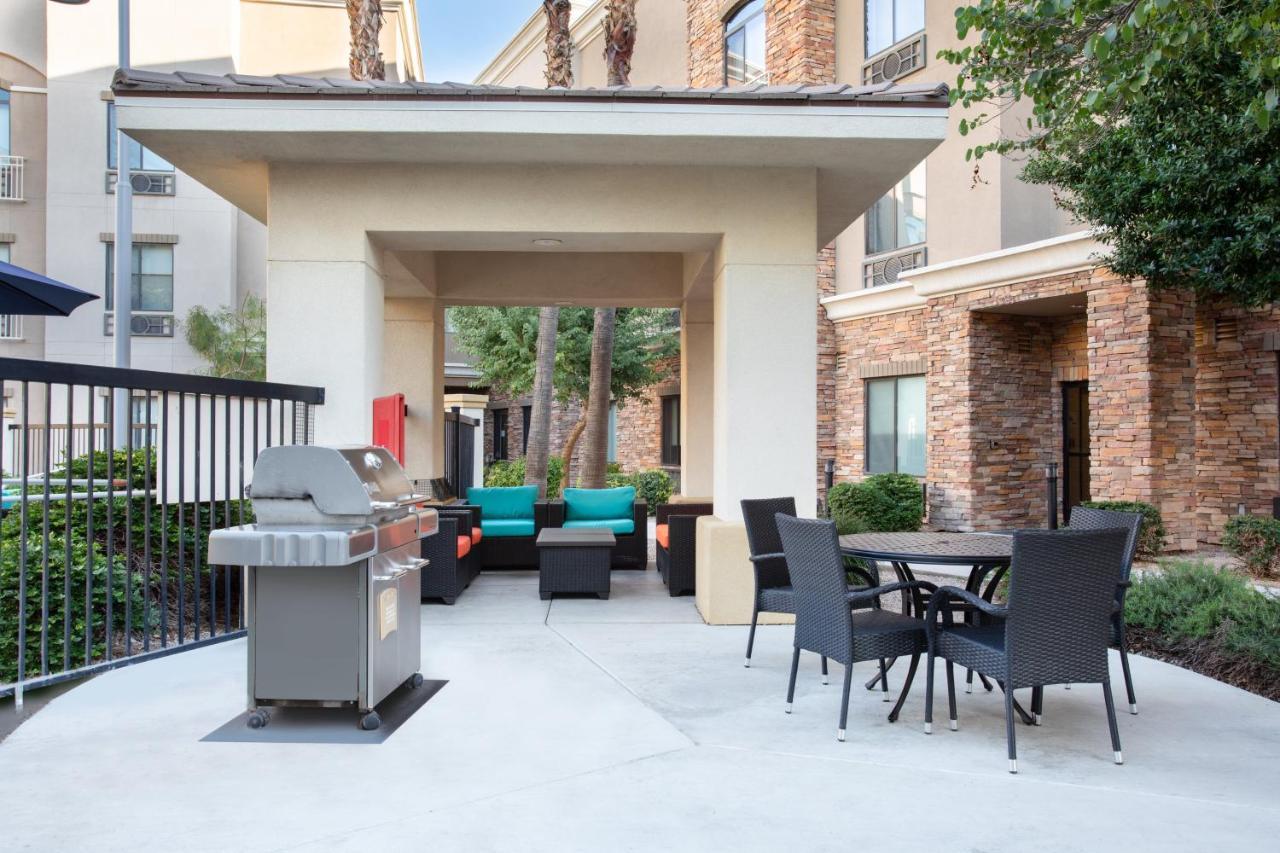 Holiday Inn Express & Suites Phoenix Glendale Dist By Ihg Exterior foto